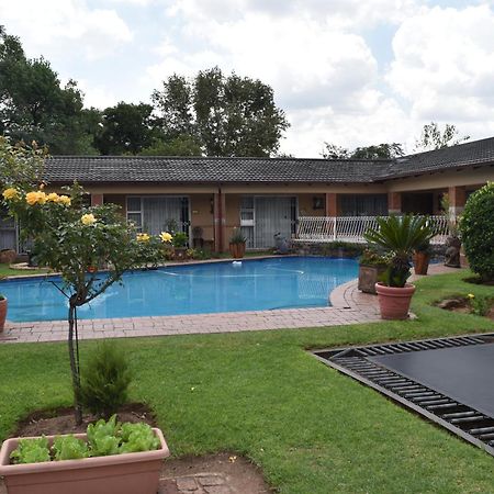 African Elephant Guesthouse Джърмистон Екстериор снимка