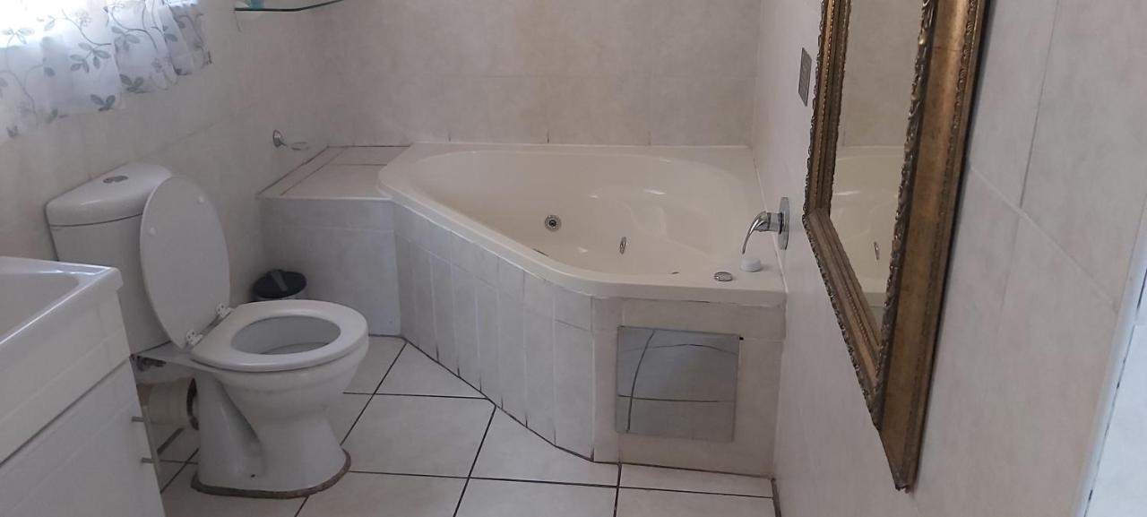 African Elephant Guesthouse Джърмистон Екстериор снимка