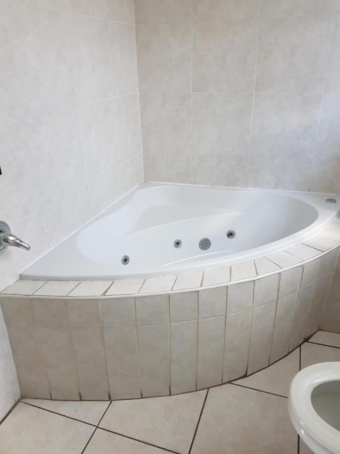 African Elephant Guesthouse Джърмистон Екстериор снимка