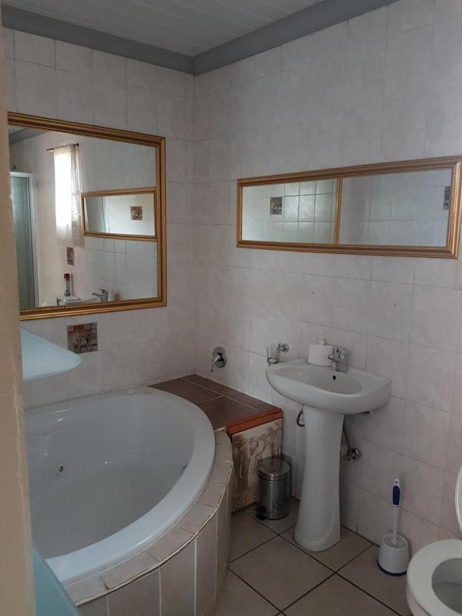 African Elephant Guesthouse Джърмистон Екстериор снимка
