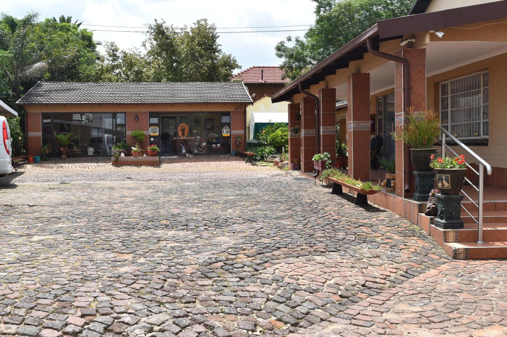 African Elephant Guesthouse Джърмистон Екстериор снимка
