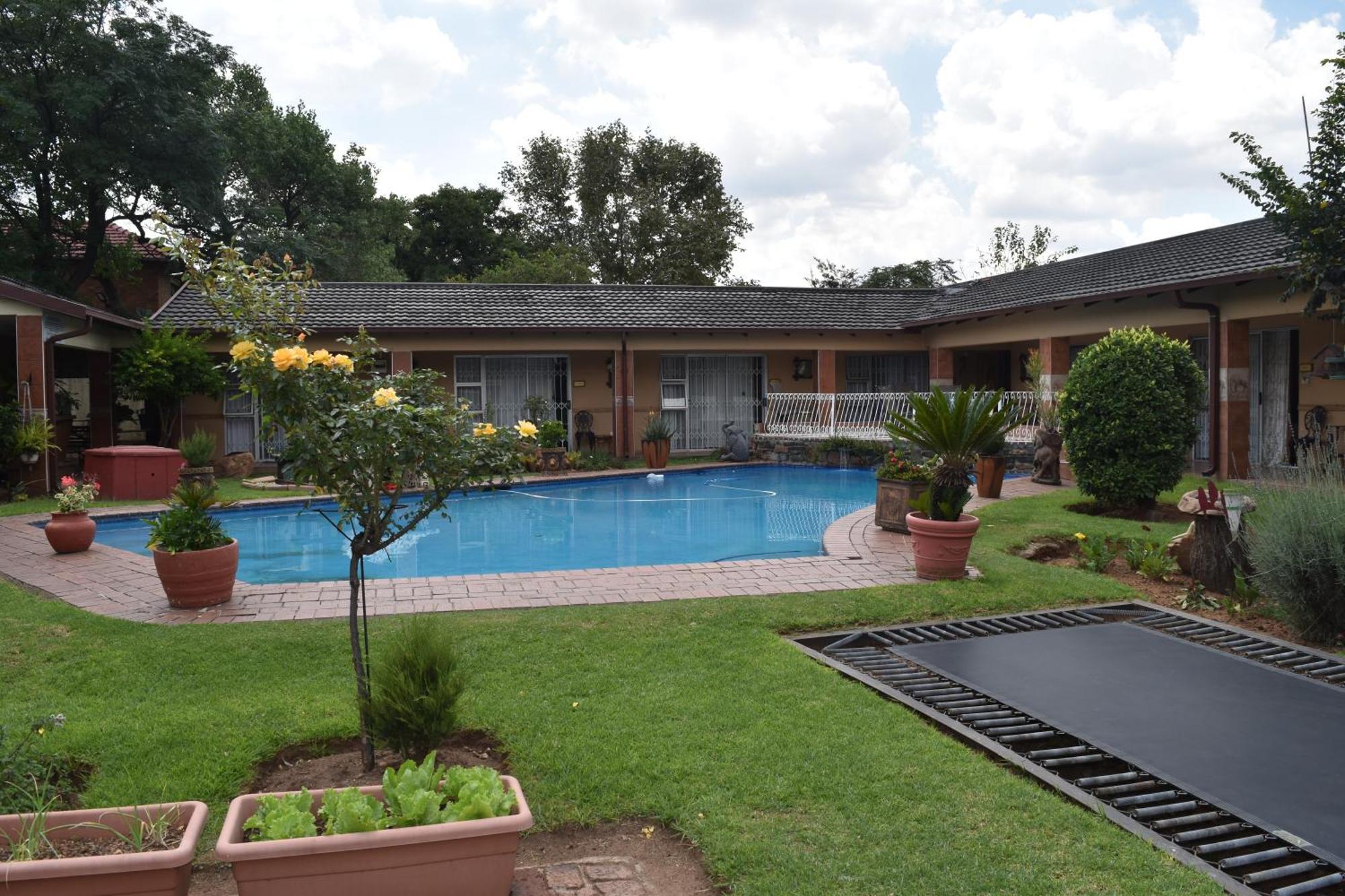 African Elephant Guesthouse Джърмистон Екстериор снимка