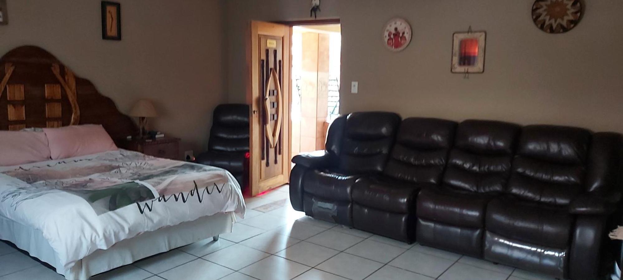 African Elephant Guesthouse Джърмистон Екстериор снимка
